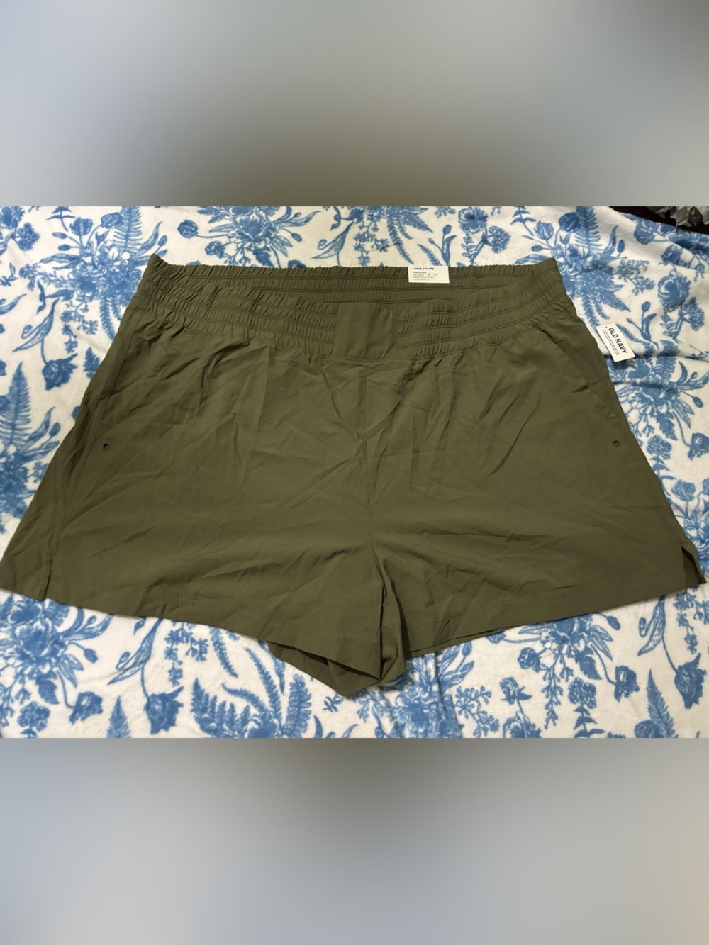 Old Navy Women’s Olive Utility Athletic Shorts